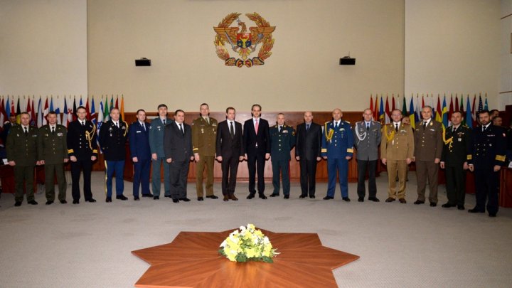 Ataşaţii militari din Republica Moldova s-au reunit la Ministerul Apărării (FOTO)