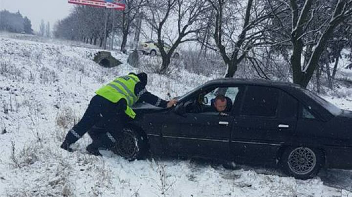 Atenție, șoferi! Precipitații sub formă de lapoviță în raioanele din nordul țării (FOTO)