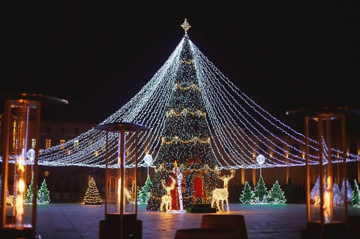 Poveste de iarnă la Castelul Mimi. Un târg de Crăciun a fost deschis în curtea vinăriei