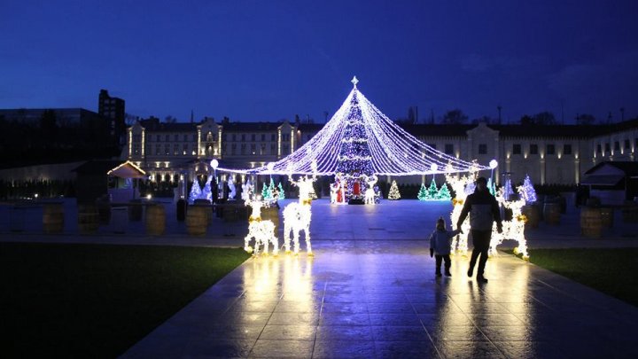 Poveste de iarnă la Castelul Mimi. Un târg de Crăciun a fost deschis în curtea vinăriei