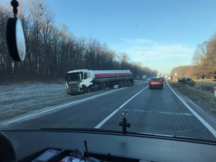 Un cuplu şi-a pierdut viaţa într-un grav accident produs pe traseul Chişinău-Leuşeni (FOTO)