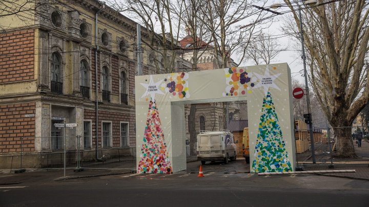 Primele indicatoare pentru pietoni alimentate cu energie solară au apărut în Chişinău. Unde sunt ele (FOTO)