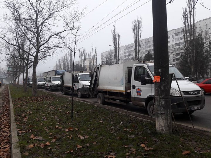 Guvernul salvează Bălţiul de deşeuri! Maşinile de gunoi au ajuns în oraş