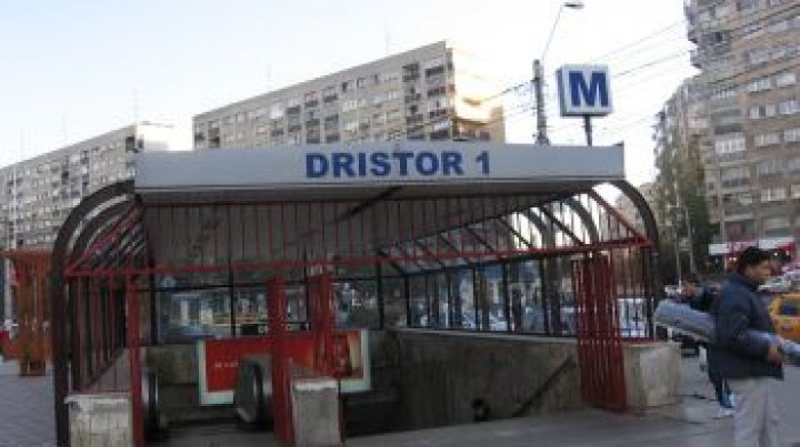 ŞCENE DRAMATICE în Bucureşti. O tânăra a murit, după ce a fost împinsă în faţa metroului (FOTO)