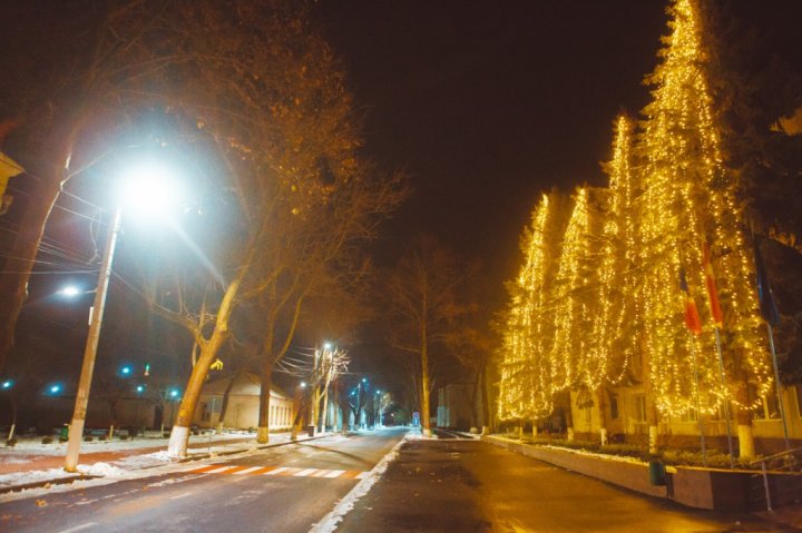 Orheiul scăldat în lumină de sărbători. Cum arată cel mai feeric oraş din Moldova 