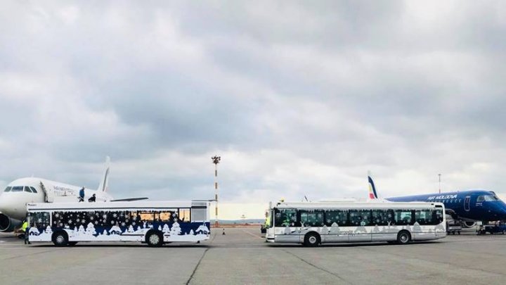 Decorul de la Aeroportul Chișinău, desprins din povești! De sărbători, pasagerii vor avea parte de surprize (FOTO)