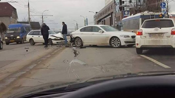 ACCIDENT GRAV pe strada Calea Orheiului. Poliţia, la faţa locului. În zonă s-au format ambuteiaje (FOTO)