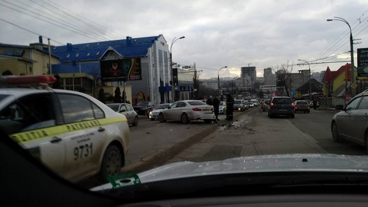 ACCIDENT GRAV pe strada Calea Orheiului. Poliţia, la faţa locului. În zonă s-au format ambuteiaje (FOTO)