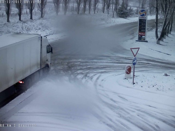 NINGE ÎN MOLDOVA! Cum se circula pe șosele din țară (GALERIE FOTO)