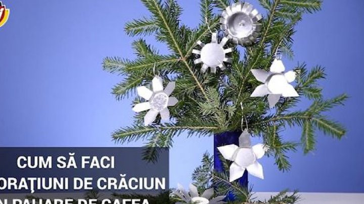 Nu le arunca, fii creativă! Cum să faci decorațiuni de Crăciun din paharele de cafea