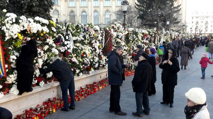 Funeraliile Regelui Mihai I. Porțile Palatului regal din București nu se închid în noaptea de joi spre vineri (LIVE VIDEO)