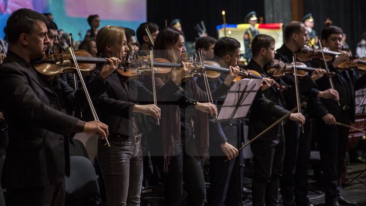 Conducătorul ansamblului de dansuri populare Joc, Vladimir Curbet a fost petrecut pe ultimul drum (FOTOREPORT)