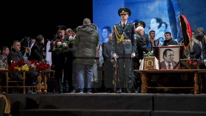 Conducătorul ansamblului de dansuri populare Joc, Vladimir Curbet a fost petrecut pe ultimul drum (FOTOREPORT)