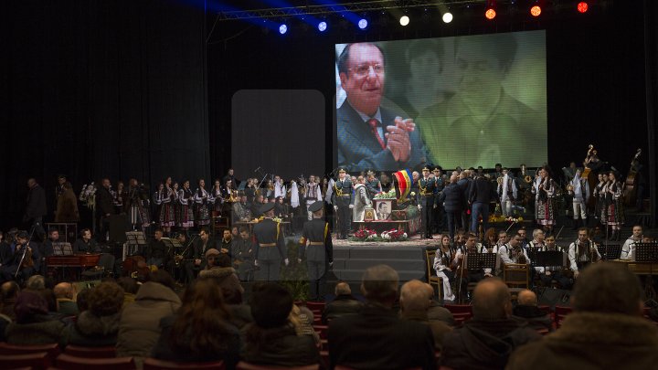 Conducătorul ansamblului de dansuri populare Joc, Vladimir Curbet a fost petrecut pe ultimul drum (FOTOREPORT)