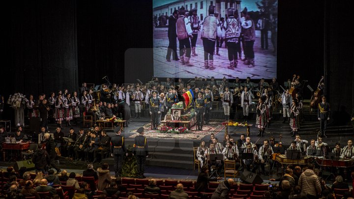 Conducătorul ansamblului de dansuri populare Joc, Vladimir Curbet a fost petrecut pe ultimul drum (FOTOREPORT)