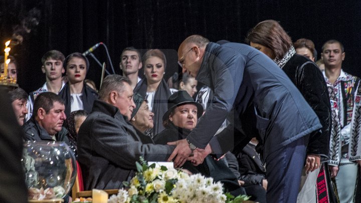 Conducătorul ansamblului de dansuri populare Joc, Vladimir Curbet a fost petrecut pe ultimul drum (FOTOREPORT)