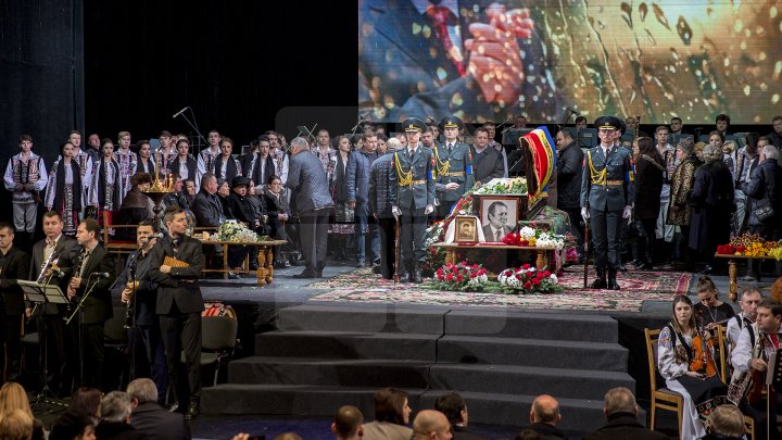 Conducătorul ansamblului de dansuri populare Joc, Vladimir Curbet a fost petrecut pe ultimul drum (FOTOREPORT)