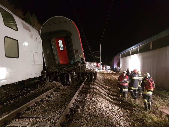 ACCIDENT FEROVIAR în Austria. Două trenuri s-au ciocnit violent. Cel puţin 20 de persoane sunt grav rănite