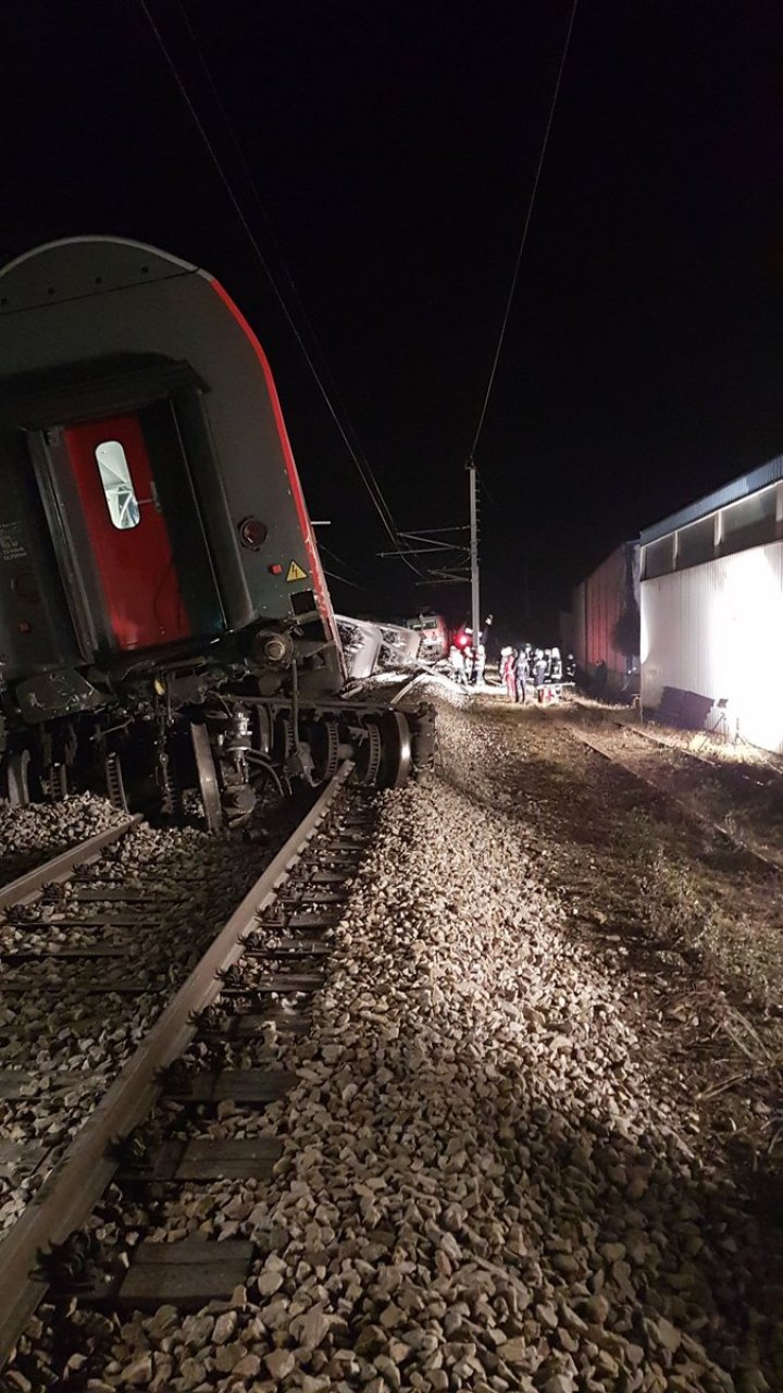 ACCIDENT FEROVIAR în Austria. Două trenuri s-au ciocnit violent. Cel puţin 20 de persoane sunt grav rănite