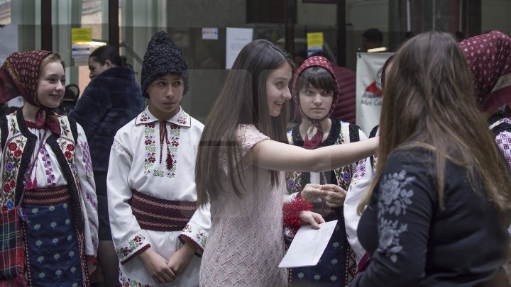 Primesc răspuns doar COPIII CUMINŢI! Micuţii din toată ţara, îndemnaţi să-i trimită scrisori lui Moş Crăciun (FOTO)