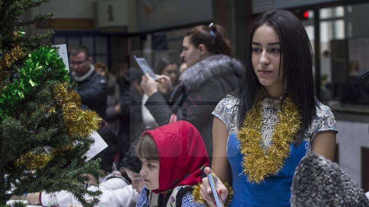 Primesc răspuns doar COPIII CUMINŢI! Micuţii din toată ţara, îndemnaţi să-i trimită scrisori lui Moş Crăciun (FOTO)