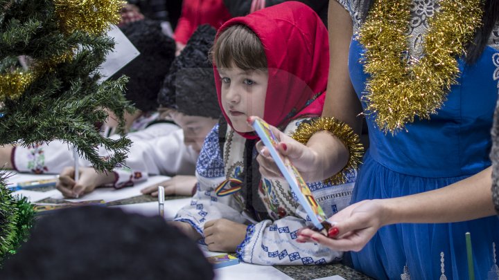 Primesc răspuns doar COPIII CUMINŢI! Micuţii din toată ţara, îndemnaţi să-i trimită scrisori lui Moş Crăciun (FOTO)