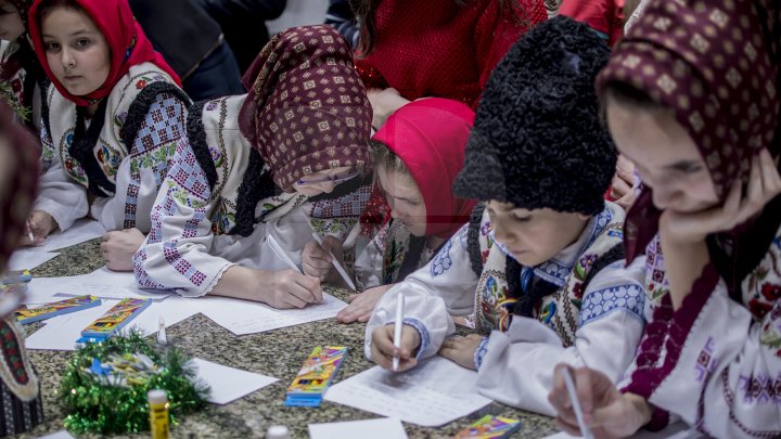 Primesc răspuns doar COPIII CUMINŢI! Micuţii din toată ţara, îndemnaţi să-i trimită scrisori lui Moş Crăciun (FOTO)