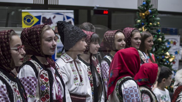 Primesc răspuns doar COPIII CUMINŢI! Micuţii din toată ţara, îndemnaţi să-i trimită scrisori lui Moş Crăciun (FOTO)