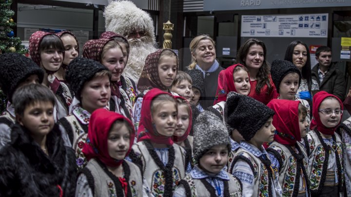 Primesc răspuns doar COPIII CUMINŢI! Micuţii din toată ţara, îndemnaţi să-i trimită scrisori lui Moş Crăciun (FOTO)