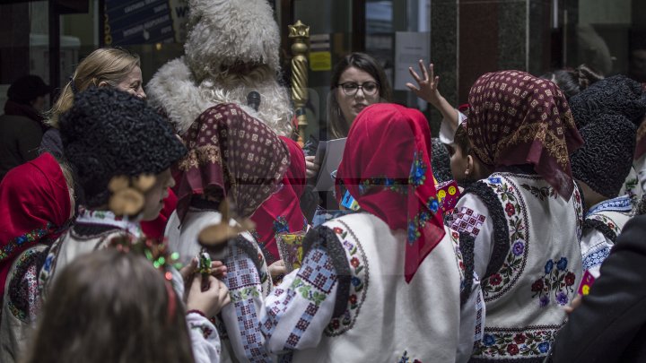 Primesc răspuns doar COPIII CUMINŢI! Micuţii din toată ţara, îndemnaţi să-i trimită scrisori lui Moş Crăciun (FOTO)