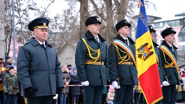 Peste 600 de tineri au depus jurământul militar (GALERIE FOTO)