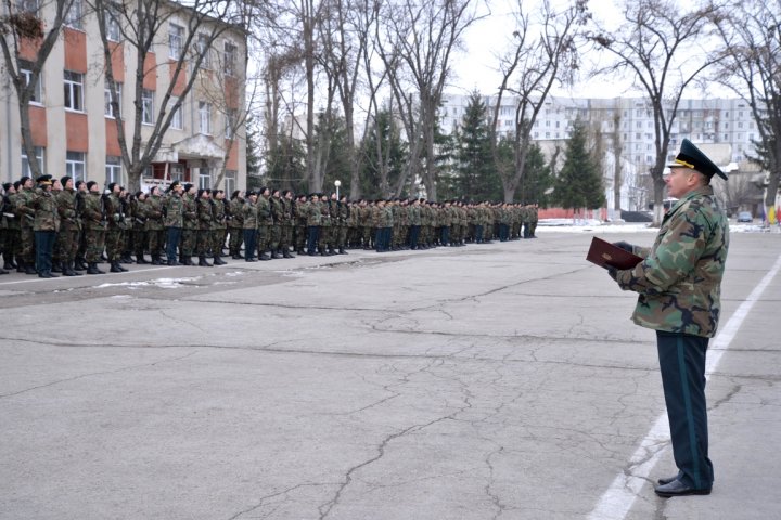 Peste 600 de tineri au depus jurământul militar (GALERIE FOTO)