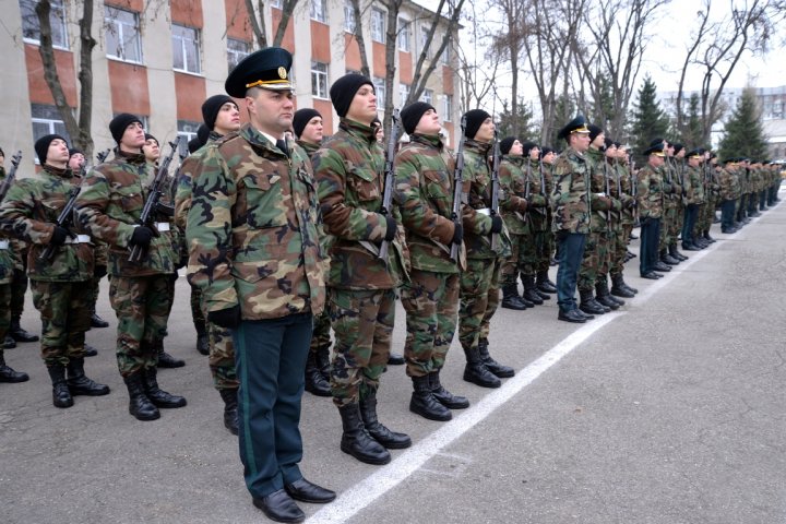 Peste 600 de tineri au depus jurământul militar (GALERIE FOTO)