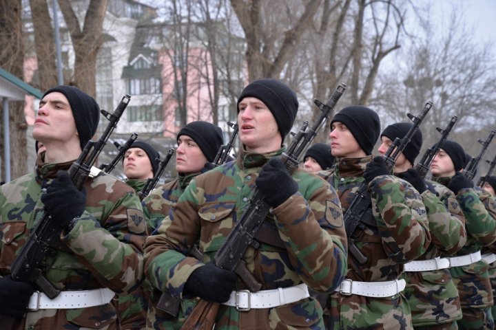 Peste 600 de tineri au depus jurământul militar (GALERIE FOTO)