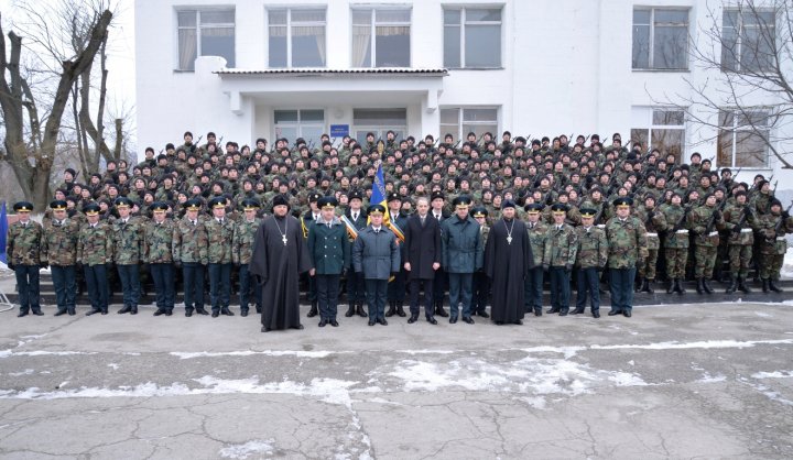 Peste 600 de tineri au depus jurământul militar (GALERIE FOTO)