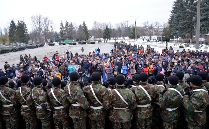 Peste 600 de tineri au depus jurământul militar (GALERIE FOTO)