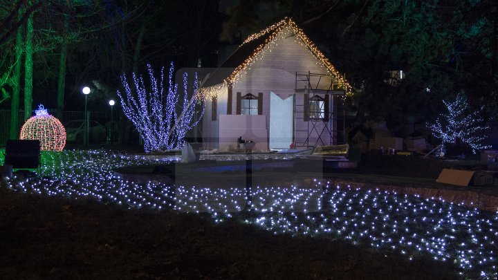 Feerie şi atmosferă de sărbătoare! Primul târg de Crăciun în stil european organizat la Chişinău va fi deschis astăzi (IMAGINI DE POVESTE)