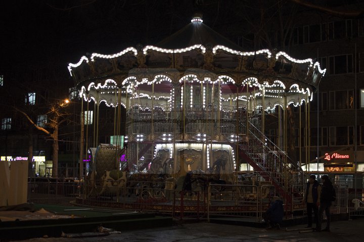 Feerie şi atmosferă de sărbătoare! Primul târg de Crăciun în stil european organizat la Chişinău va fi deschis astăzi (IMAGINI DE POVESTE)