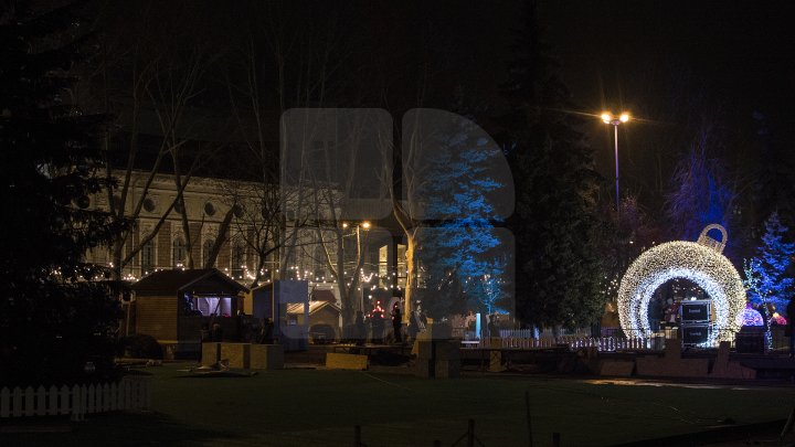 Feerie şi atmosferă de sărbătoare! Primul târg de Crăciun în stil european organizat la Chişinău va fi deschis astăzi (IMAGINI DE POVESTE)