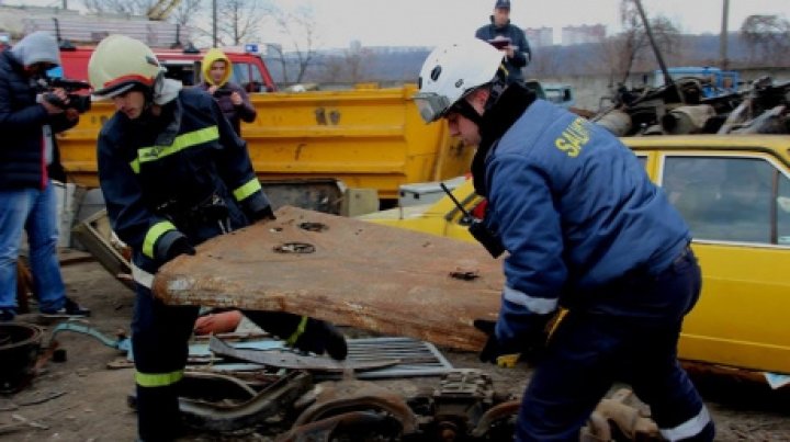 ACCIDENT ORIBIL în raionul Căuşeni. Un bărbat a rămas prins între fiarele unui camion