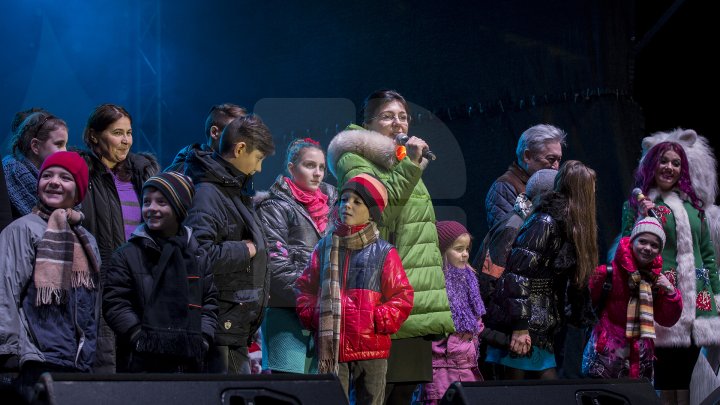 CAPITALA, GATA DE SĂRBĂTOARE. Luminițele din PMAN au fost aprinse