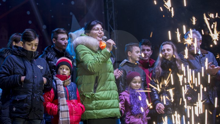 CAPITALA, GATA DE SĂRBĂTOARE. Luminițele din PMAN au fost aprinse