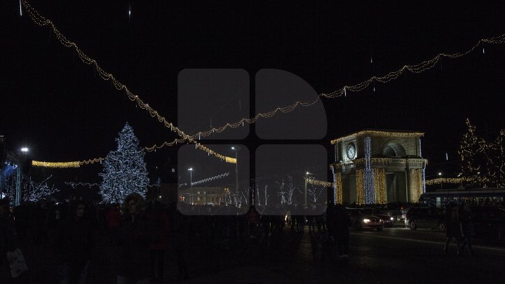 CAPITALA, GATA DE SĂRBĂTOARE. Luminițele din PMAN au fost aprinse
