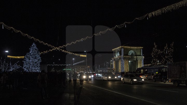 CAPITALA, GATA DE SĂRBĂTOARE. Luminițele din PMAN au fost aprinse