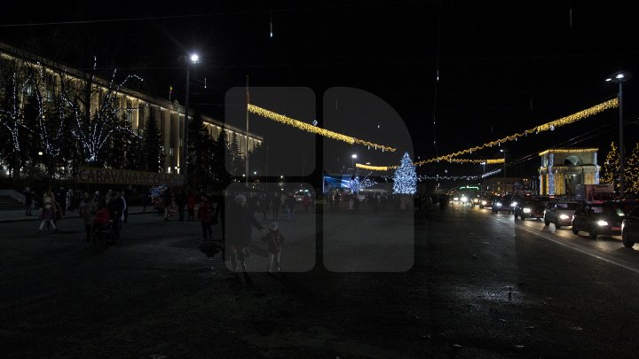 CAPITALA, GATA DE SĂRBĂTOARE. Luminițele din PMAN au fost aprinse