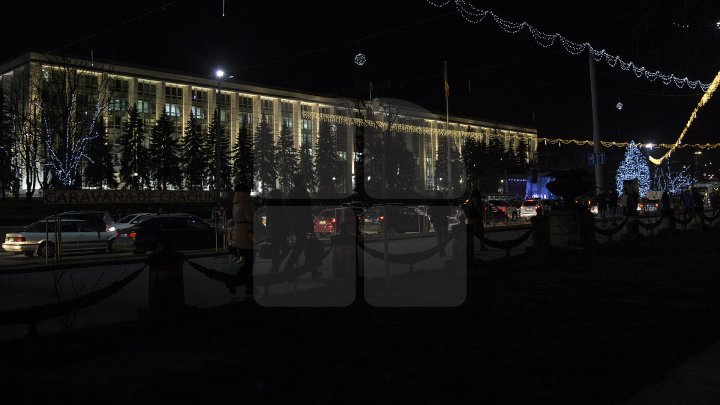 CAPITALA, GATA DE SĂRBĂTOARE. Luminițele din PMAN au fost aprinse