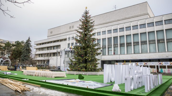 Feerie şi atmosferă de sărbătoare! Primul târg de Crăciun în stil european organizat la Chişinău va fi deschis astăzi (IMAGINI DE POVESTE)