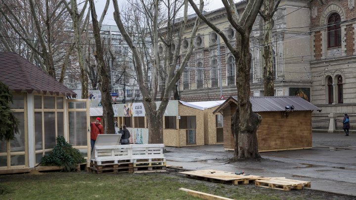 Feerie şi atmosferă de sărbătoare! Primul târg de Crăciun în stil european organizat la Chişinău va fi deschis astăzi (IMAGINI DE POVESTE)