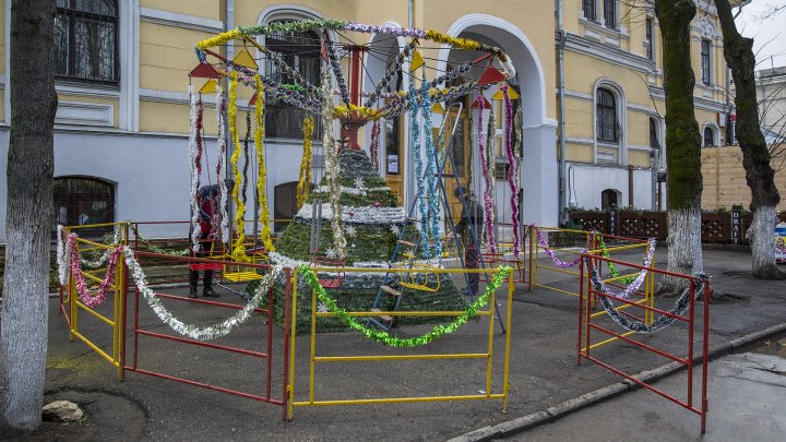 Feerie şi atmosferă de sărbătoare! Primul târg de Crăciun în stil european organizat la Chişinău va fi deschis astăzi (IMAGINI DE POVESTE)