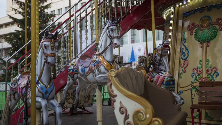 Târgul de Crăciun din Chişinău. Feerie de sărbătoare ca în oraşele europene (FOTO)